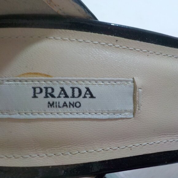 PRADA, Black Patent Leather with Weave Pattern, Rosette detail, Size: 39.5 Ital. - Picture 3 of 8